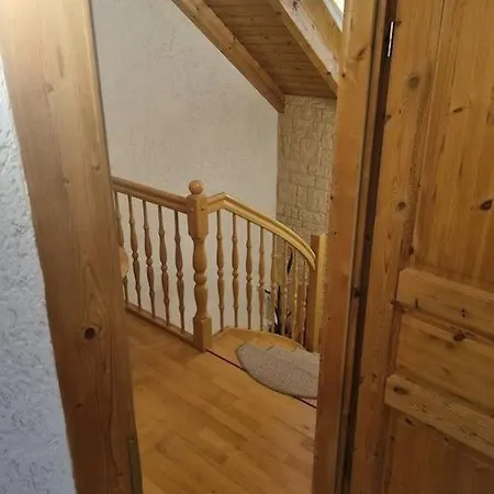 Gemuetliche Dachgeschosswohnung דירה ארפורט