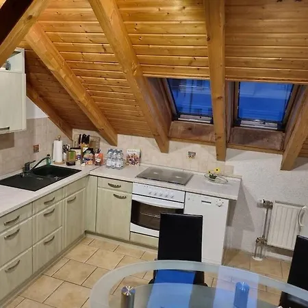 דירה Gemuetliche Dachgeschosswohnung *