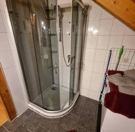 Gemuetliche Dachgeschosswohnung דירה ארפורט