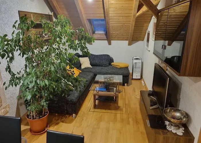 Gemuetliche Dachgeschosswohnung דירה *